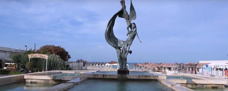 foto Piazza Marconi, Guido Bindi School, Monument to Solidarity end Villa Martinetti